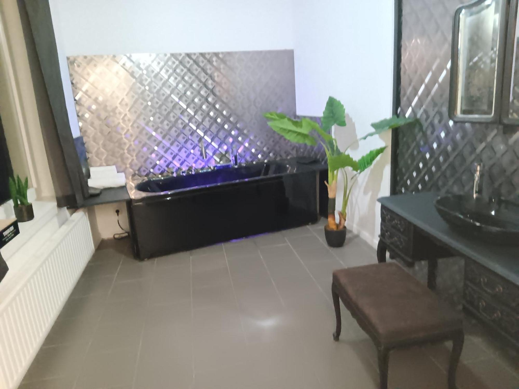 The Luxury White Suite Σαρλρουά Εξωτερικό φωτογραφία